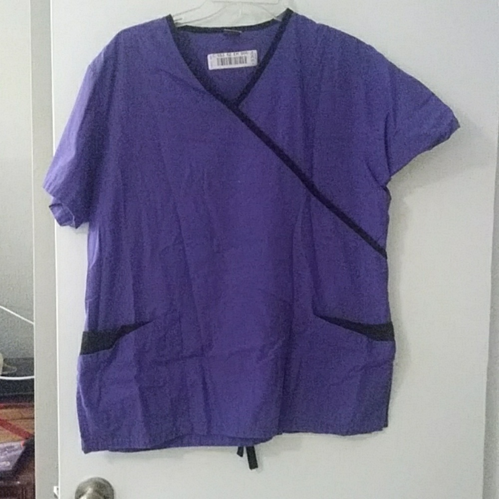 Scrub shirt